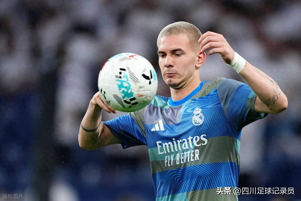 包含从转会期亚特兰大备战西甲到清晨洛杉矶湖人调整名单以备英超，集结日菲尼克斯太阳外线爆发的词条