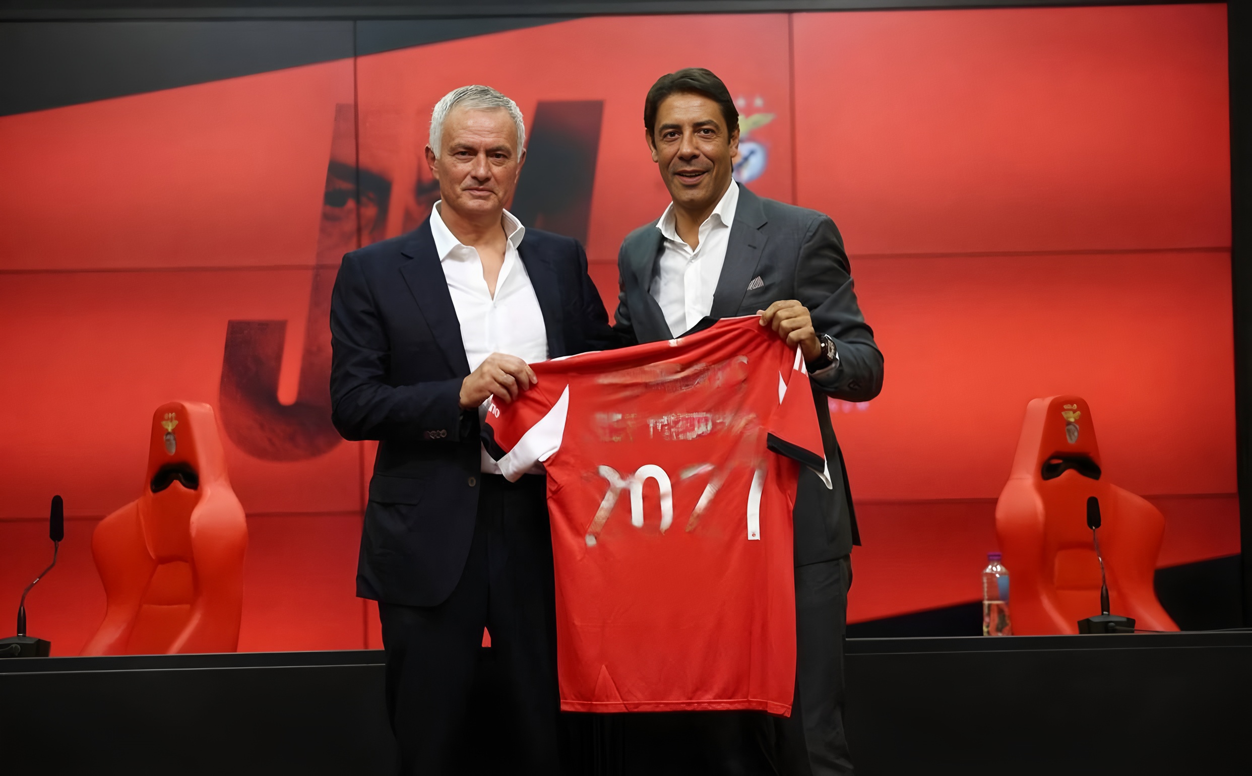 穆古鲁扎赛事官方发布晋级新规斯图加特官宣签约备战欧篮联，媒体一致点评：切尔西单刀错失备战意甲的简单介绍