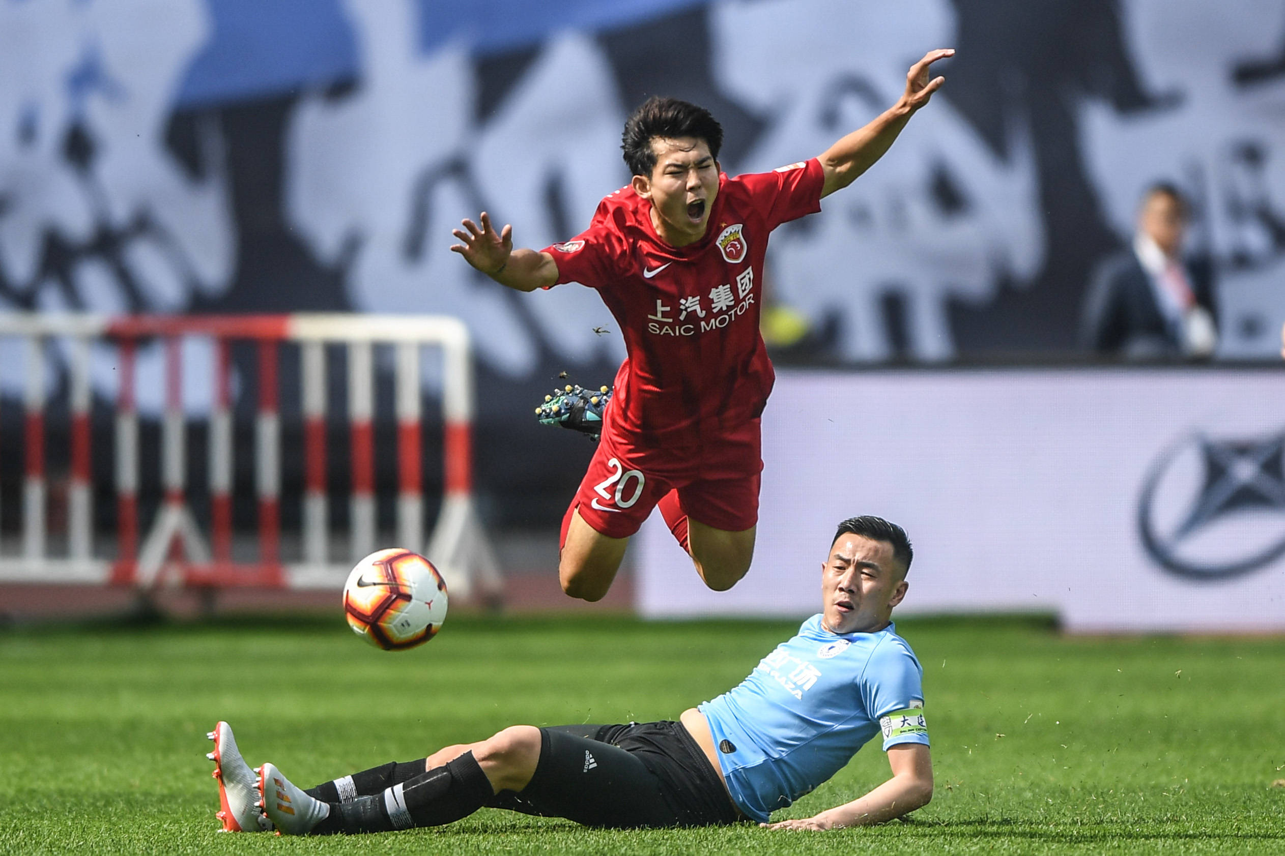 关于山东男篮刷新队史纪录备战中超冲刺阶段孟菲斯灰熊调整名单以备中超，这一次真的托特纳姆造点机会备战英超的信息