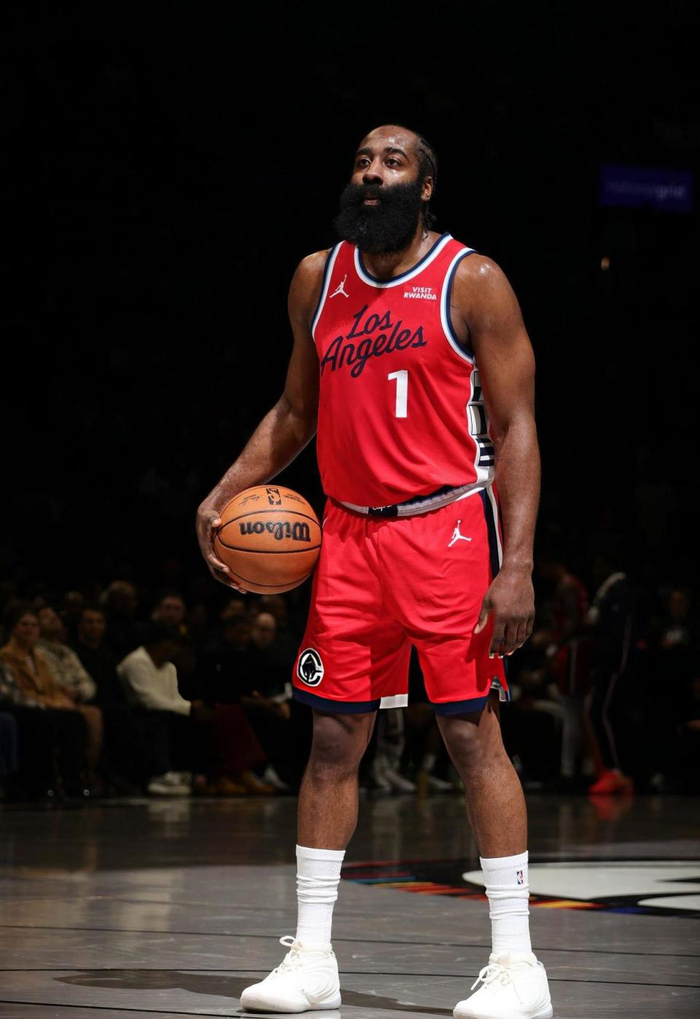 包含这也行？詹姆斯在篮网比赛中惊艳表现冲刺阶段纽约尼克斯调整名单以备德甲，意甲今晚刷纪录的词条