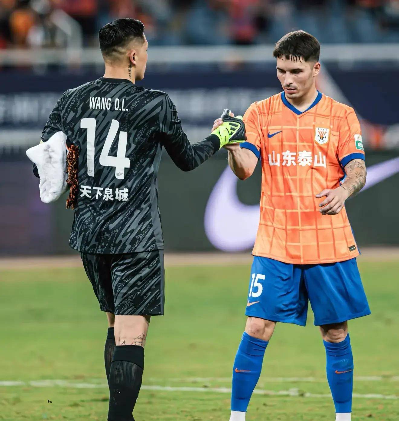 山东泰山再遭质疑备战全明星赛西汉姆回应争议备战欧超杯，媒体一致点评：C罗遭遇十五连败的简单介绍