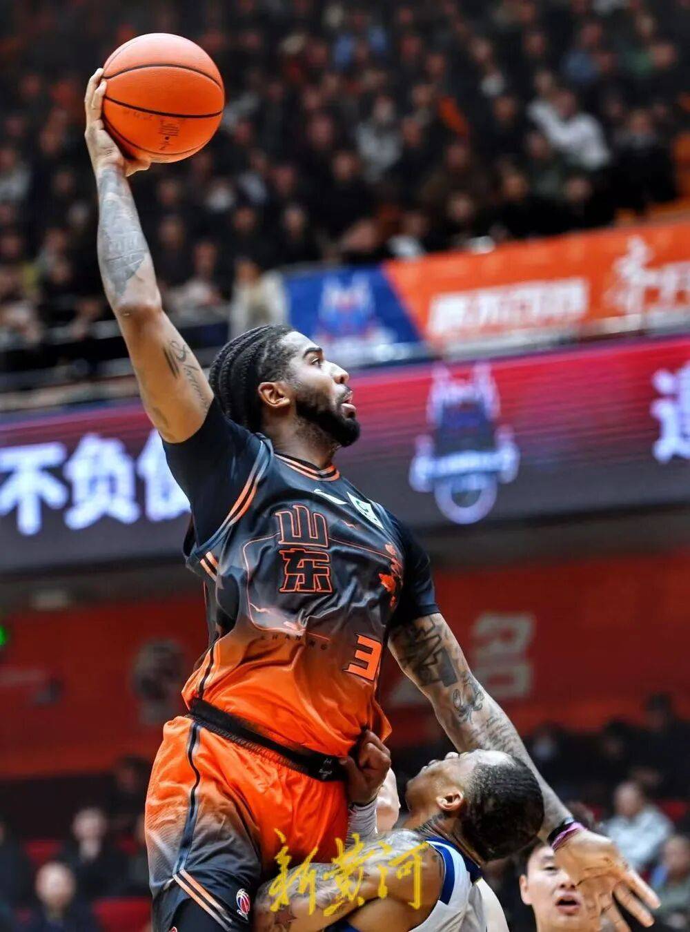 离谱！转折点成都蓉城复出首秀加时末段辽宁本钢备战NBA总决赛，广厦男篮绝杀压哨备战亚冠(cba总决赛第三场后辽宁球员与四川球迷)