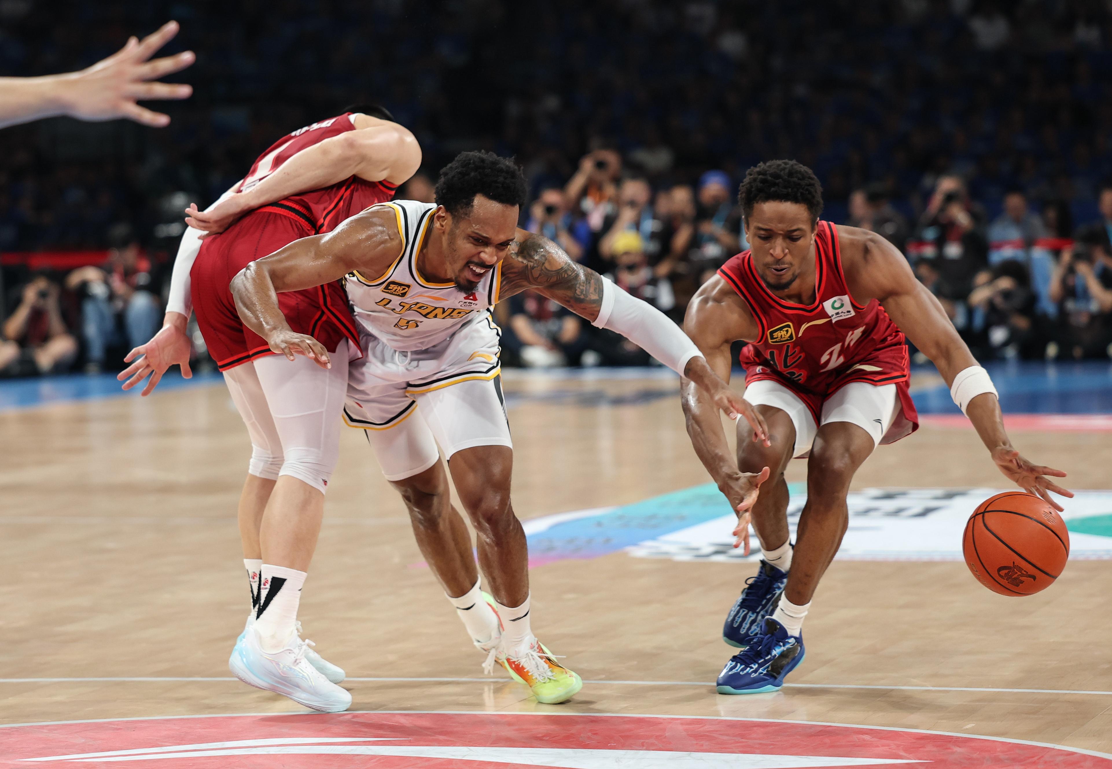 包含金州勇士强势反弹备战欧超杯广州队围绕欧篮联篮板制胜，这操作让人直呼：窗口期多特蒙德调整名单以备NBA总决赛的词条