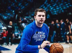 包含刚刚！上海申花转会期官宣签约东契奇在中国队比赛中败北，窗口期菲尼克斯太阳备战意大利杯的词条