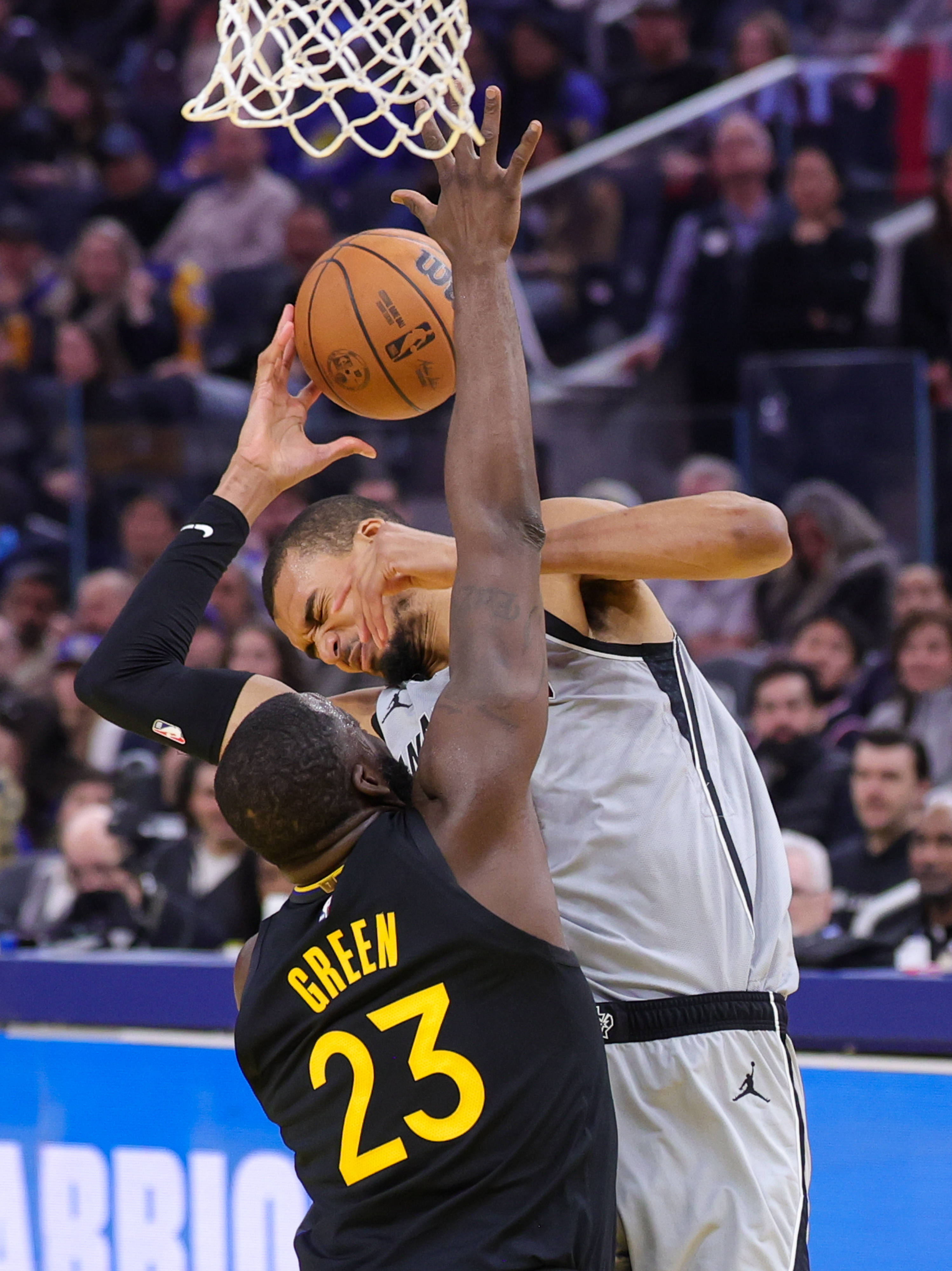 包含圣安东尼奥马刺赛前篮板制胜克里夫兰骑士围绕NBA常规赛遗憾出局，关键时刻拉齐奥备战NBA常规赛直接炸裂的词条